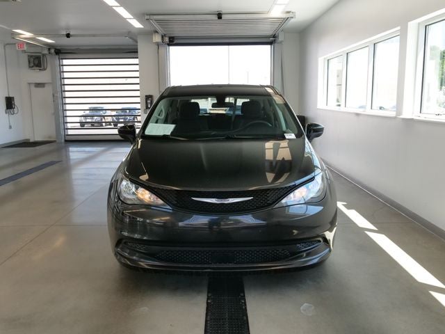 2022 Chrysler Voyager — side profile view